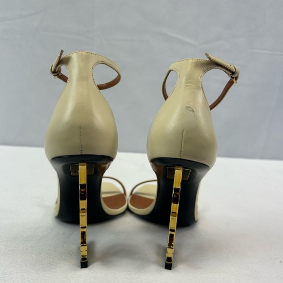 Saint Laurent
Saint Laurent Opyum Logo Plaque Heeled Sandals - Picture 5 of 8